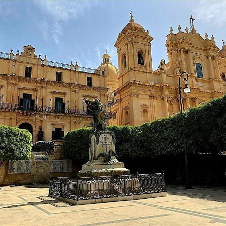 Casa Landolina Noto Lägenhet Exteriör bild